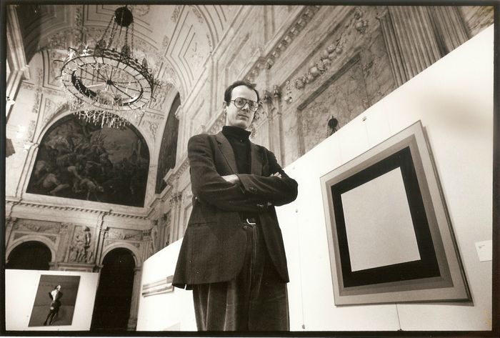 Gijs in het Paleis op de Dam tijdens zijn expositie voor de Koninklijke subsidie in 1993